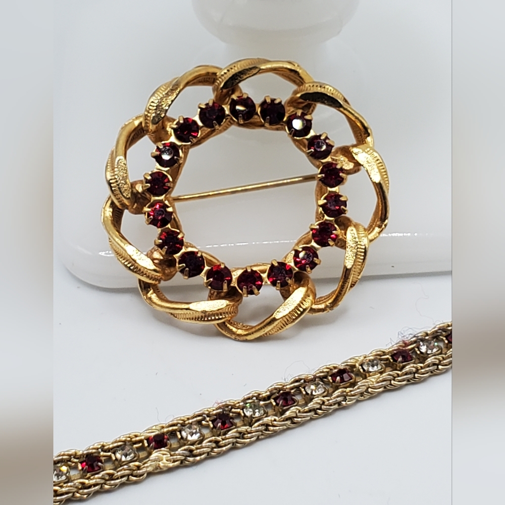 Vintage bracelet & brooch ruby red set 60's 70's holidays Rhinestones wreath vtg
